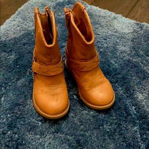 Brown baby girl boots